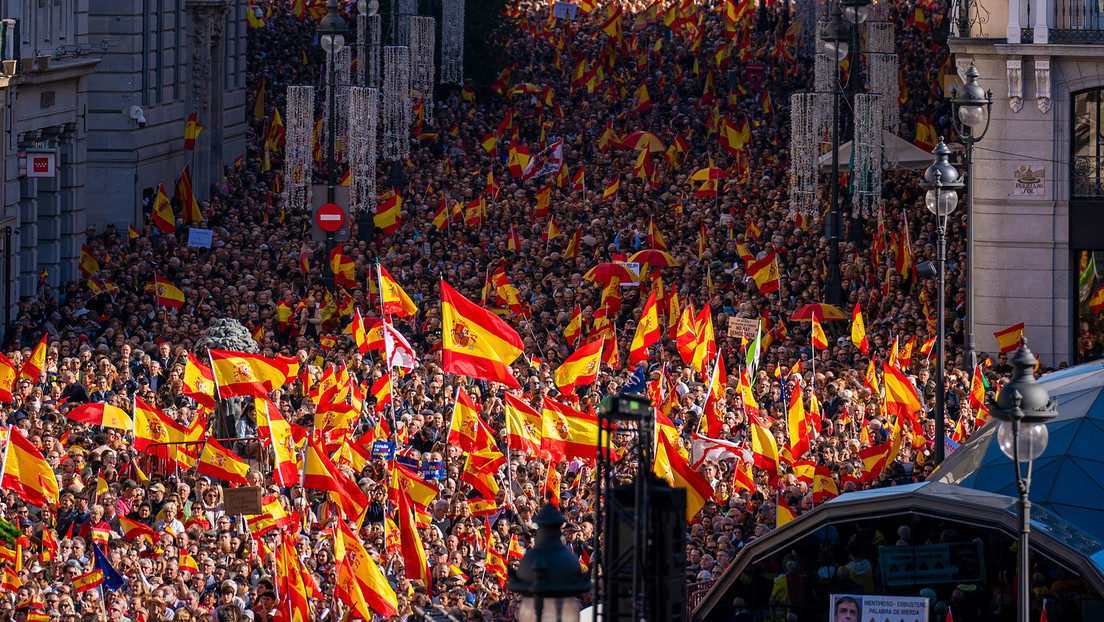 VIDEO: El grito de 'no' a la amnistía de Sánchez inunda las 52 capitales de provincia de España