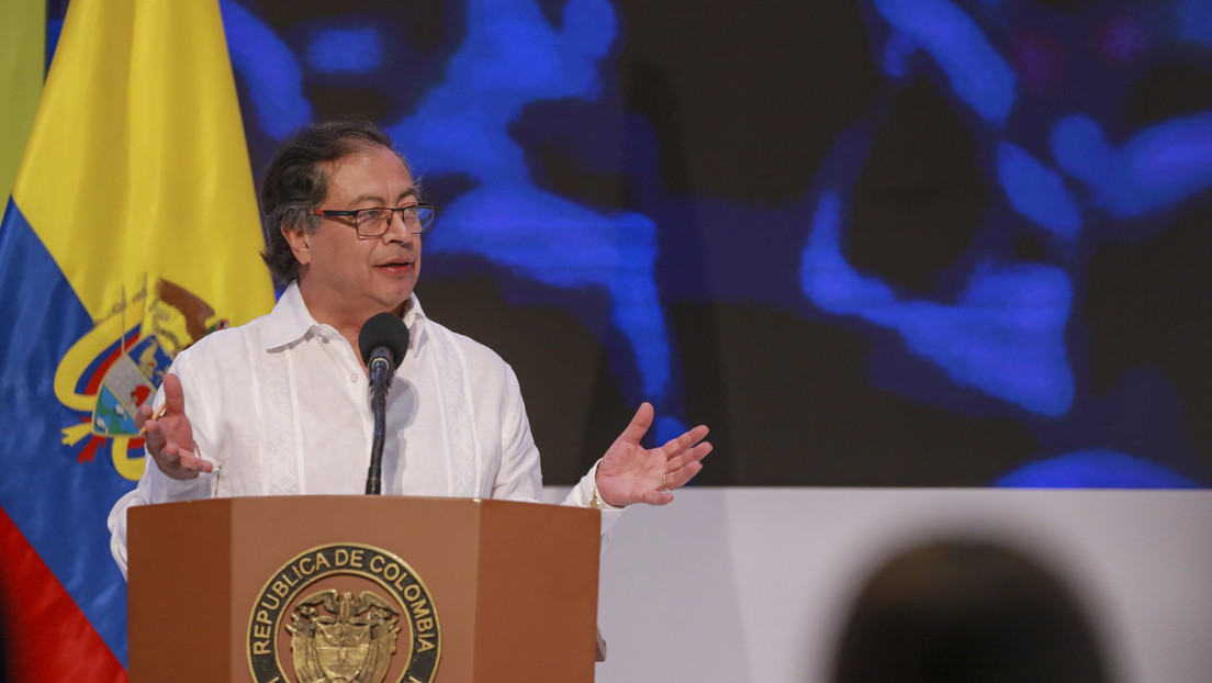 Petro anuncia congelación de altos sueldos públicos en Colombia para evitar el "suicidio económico"