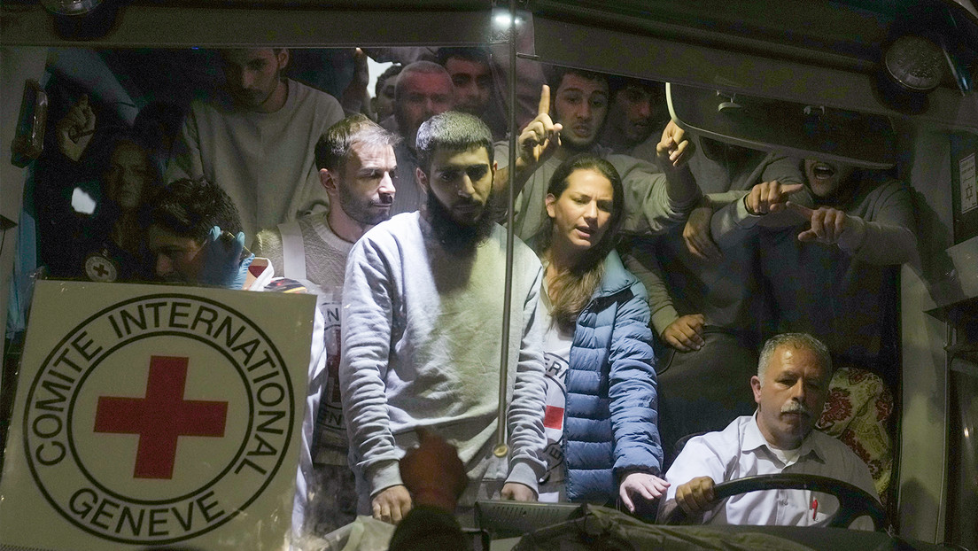 Hamás reanuda la liberación de rehenes con la entrega de 13 israelíes y 4 extranjeros