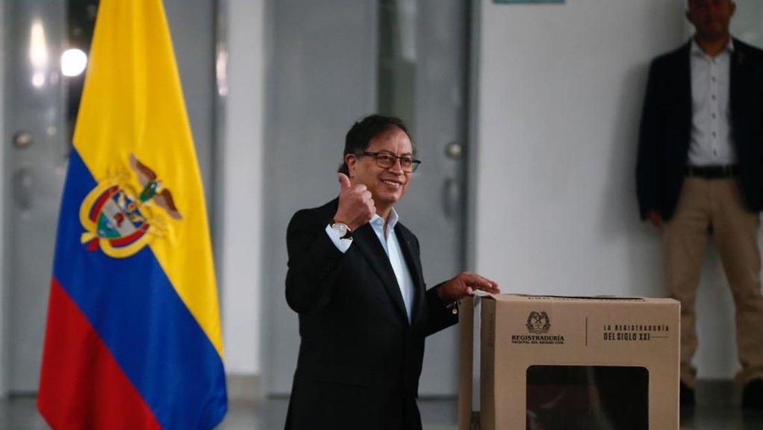 Petro insta a la Fiscalía investigar autoría de mensajes que piden su muerte