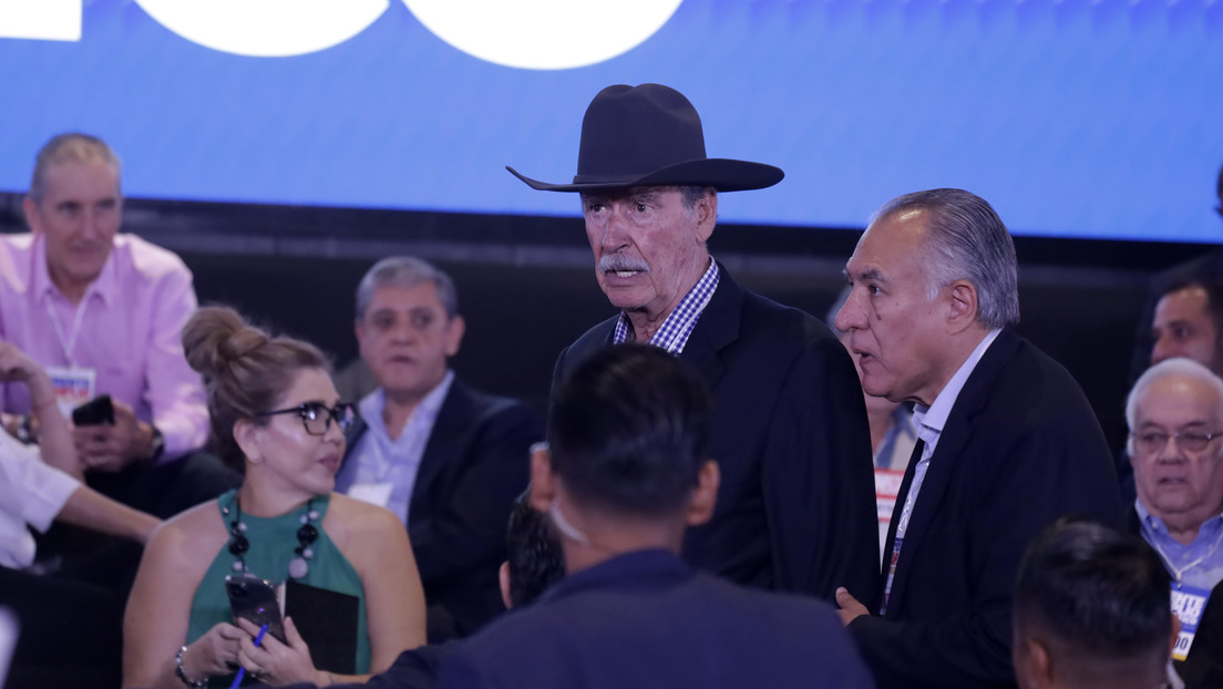 "Que no haya censura": López Obrador pide que le devuelvan sus cuentas de redes sociales a Vicente Fox