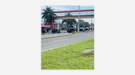 Panameños mantienen bloqueo en Santiago de Veraguas pese a llegada de fuerte contingente policial