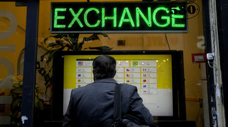 El dólar oficial vuelve a subir en Argentina con el regreso de las 'microdevaluaciones'