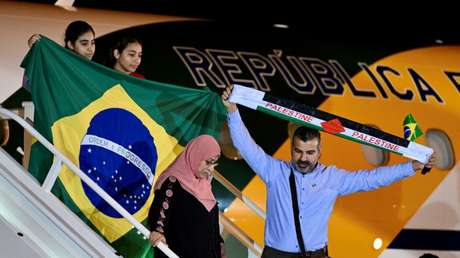 Investigarán amenazas de muerte y ataques xenófobos contra brasileños repatriados desde Gaza