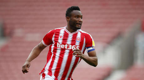 Excampeón de la Champions y estrella del Chelsea argumenta quién es el mejor entre Messi y Ronaldo