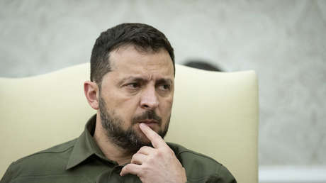 "Gran error": Zelenski advierte a los militares que no se metan en política