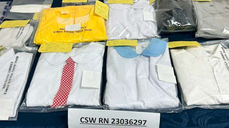 Arrestan a un médico en Hong Kong por colarse en una escuela vestido con uniforme de niña