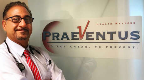 Un médico de 61 años descubre que ya no es ciudadano de EE.UU. al intentar renovar el pasaporte