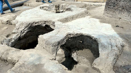 Descubren antiguas tumbas cónicas llenas de huesos y figurillas en un bosque de la Ciudad de México