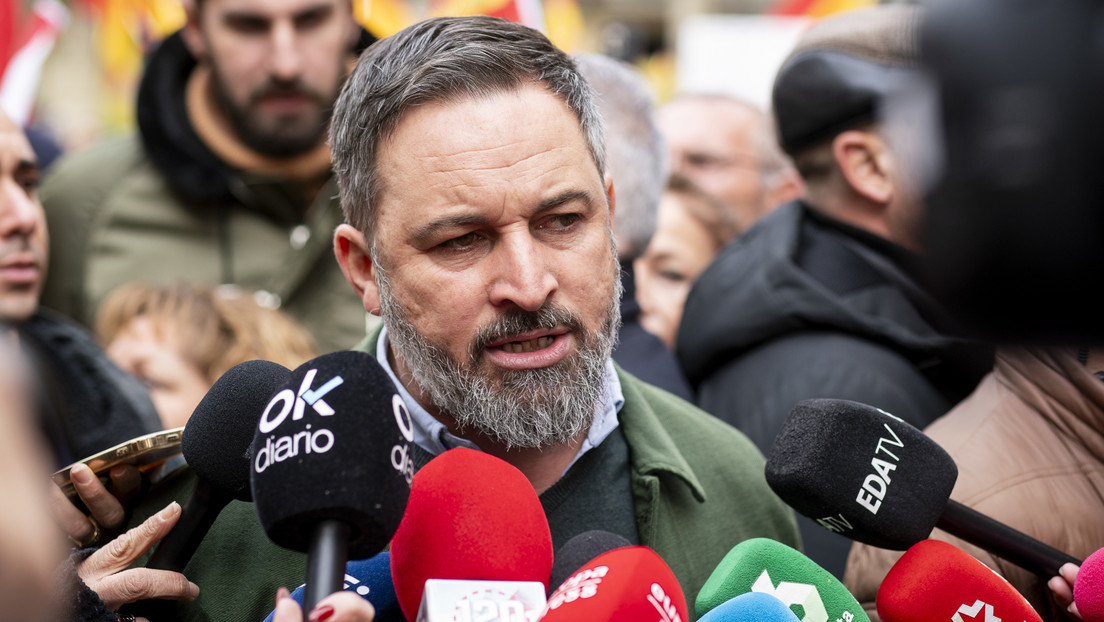 El líder de la ultraderecha española dice que a Sánchez "el pueblo querrá colgarlo de los pies"