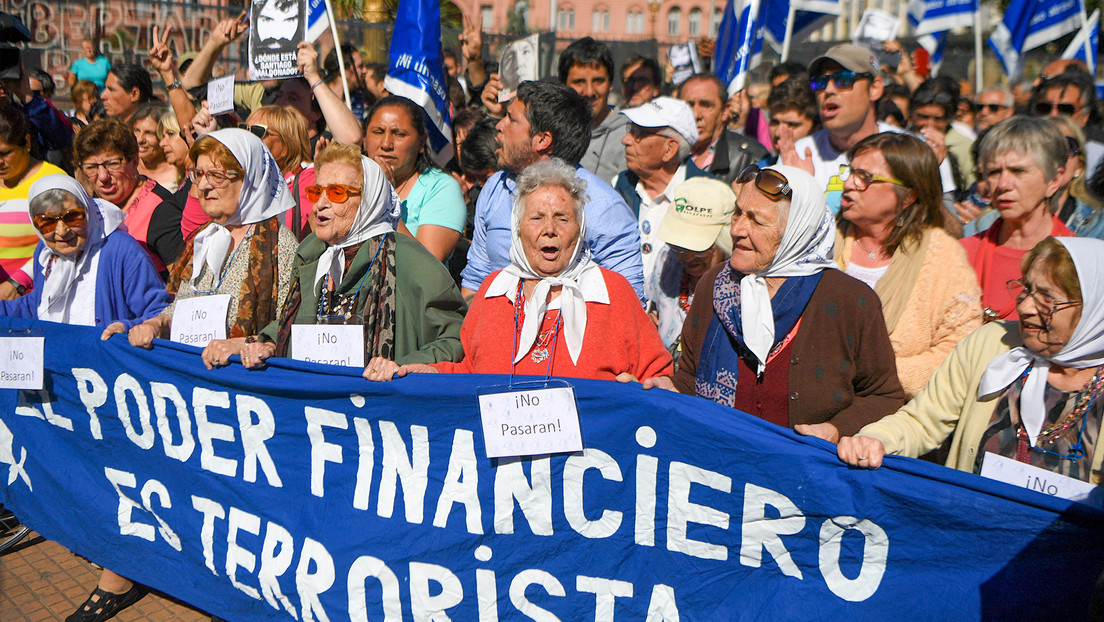"Inconstitucional y antirrepublicano": Abuelas de Plaza de Mayo repudian el megadecreto de Milei