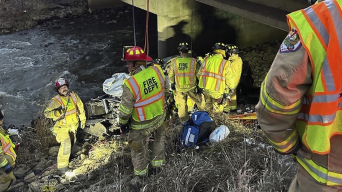 Rescatan en EE.UU. a un hombre que quedó atrapado por 6 días en su camión tras caer a un arrollo