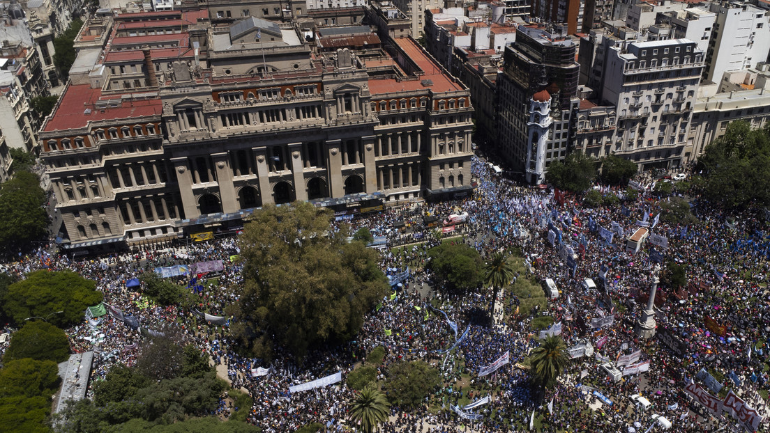 Milei pisa el acelerador con un paquete de medidas radicales (y guarda una carta bajo la manga)