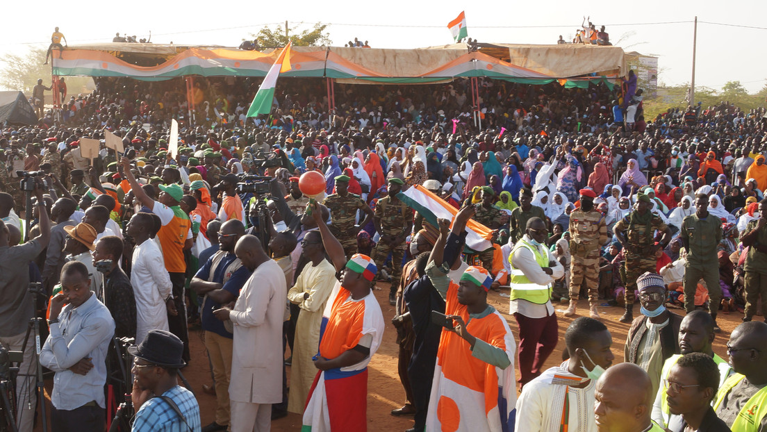 Conciertos, acróbatas y manifestaciones multitudinarias: Níger celebra la retirada del Ejército francés