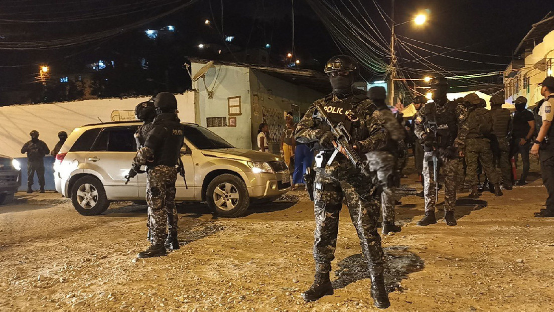 Vehículos incendiados, asaltos y tiroteos en jornada violenta en la ciudad ecuatoriana de Esmeraldas