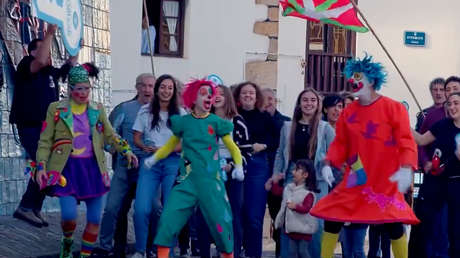 Payasos vascos desatan la polémica al grabar un video con niños para pedir excarcelación de etarras