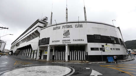 La 'torcida' del Santos de Brasil incendia y destruye vehículos tras el histórico descenso (VIDEOS)