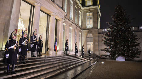 Le llueven críticas a Macron tras asistir a una ceremonia judía en el Elíseo
