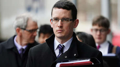 Profesor encarcelado por no usar el pronombre que quería un trans continuará en prisión por desacato