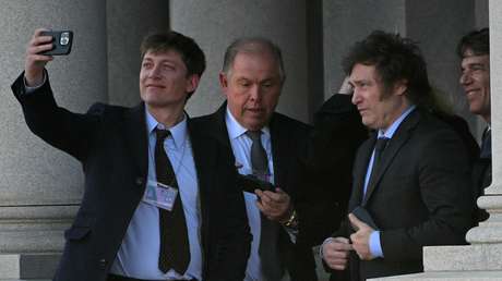 Tatuajes de la 'mafia rusa' y discreción mediática: qué sabemos del asesor estrella de Milei