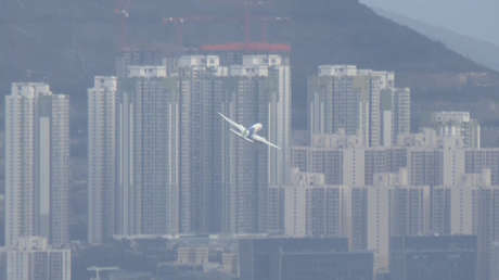 VIDEO: El rival chino de Boeing y Airbus realiza un vuelo de exhibición sobre Hong Kong