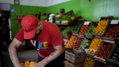 Gobernadores peronistas rechazan la reversión del impuesto a las ganancias propuesta por Milei