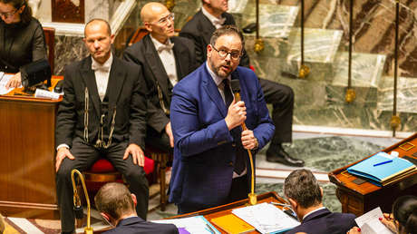 Renuncia el ministro de Sanidad francés tras aprobarse la polémica ley migratoria