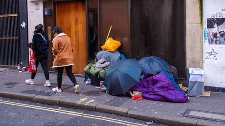 Ministerio del Interior británico suspende desalojos de refugiados de hoteles en época de Navidad