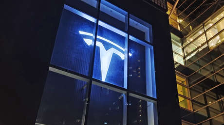 Robot "ataca" a un empleado en una fábrica de Tesla