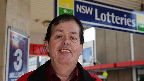 Afirma haber ganado millones en la lotería y lleva casi 25 años luchando por ellos