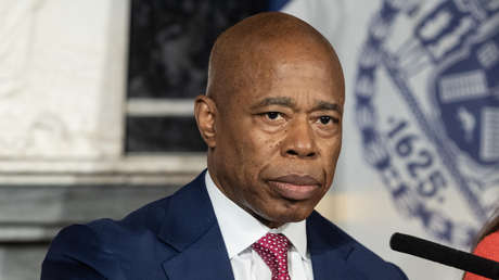 El alcalde de Nueva York impone restricciones a los autobuses con migrantes que llegan desde Texas