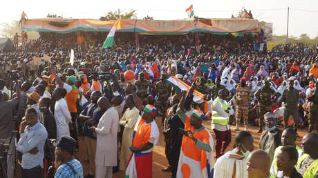 Conciertos, acróbatas y manifestaciones multitudinarias: Níger celebra la retirada del Ejército francés