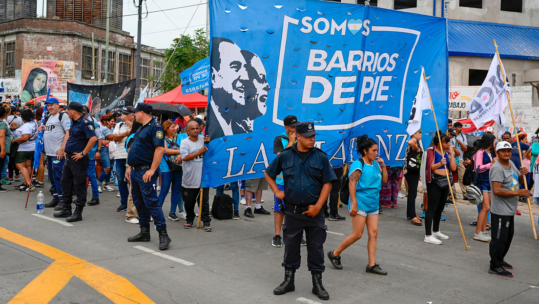 Despliegan fuerte operativo policial en el hotel donde se hospeda Milei por protestas sociales