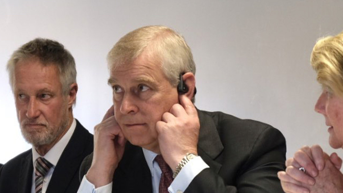 El príncipe Andrés se habría encerrado en su casa desconcertado por los documentos del caso Epstein