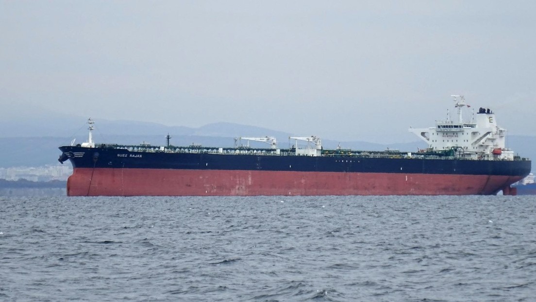 Personas armadas abordan un petrolero que había sido incautado a Irán por EE.UU.