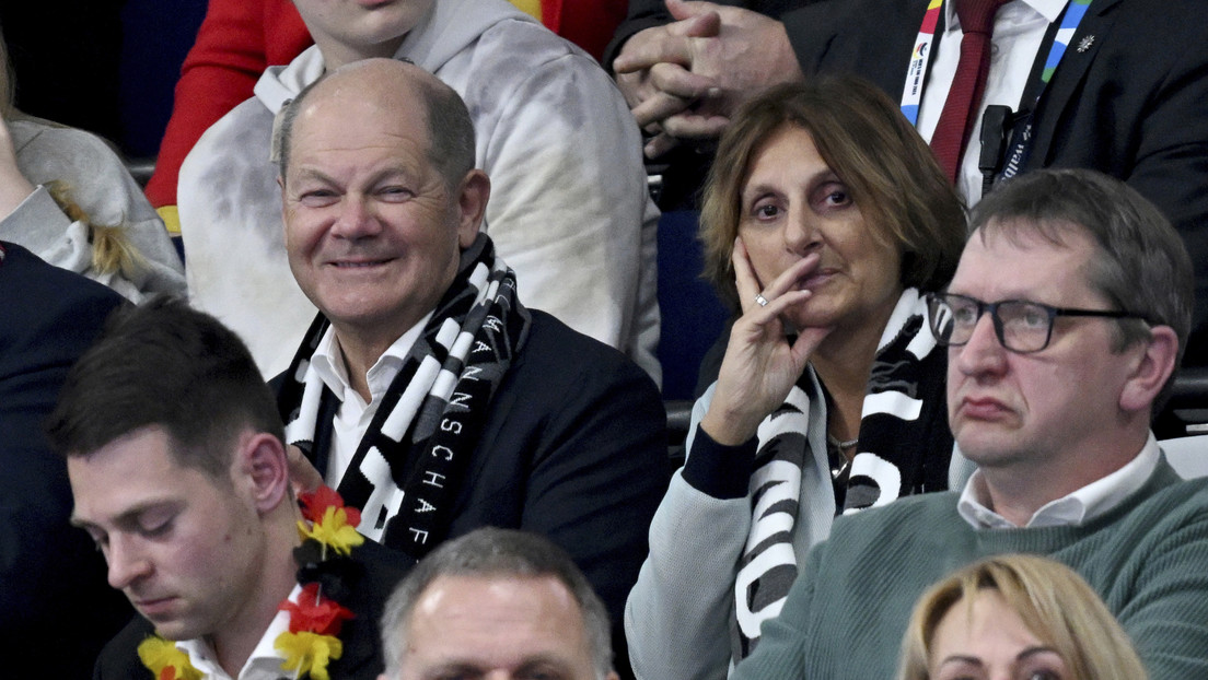 VIDEO: Abuchean a Scholz durante un partido de la selección nacional alemana de balonmano