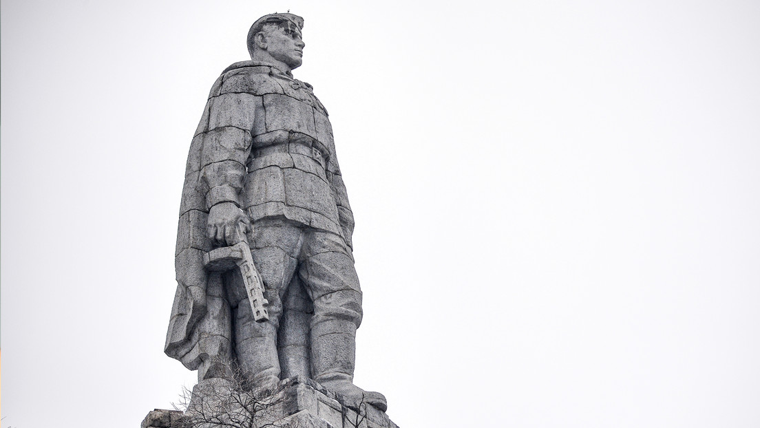 "Vergüenza indeleble": Rusia rechaza la iniciativa de demoler el monumento al soldado soviético en Bulgaria