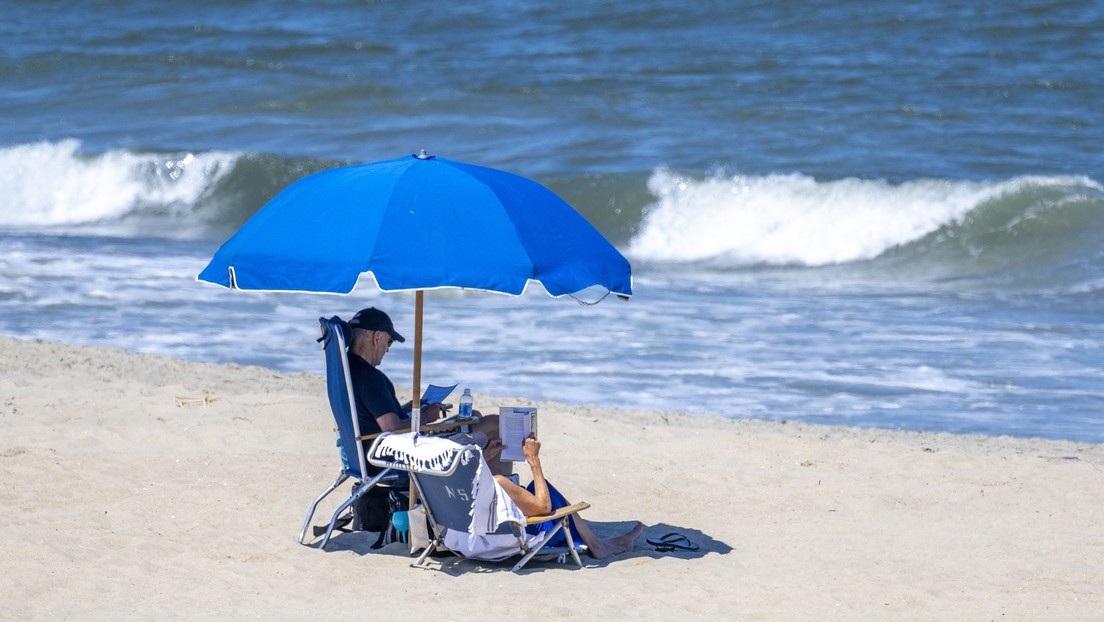 "Nunca he visto a un tipo ir a la playa tan a menudo": Trump arremete contra Biden en un discurso de campaña