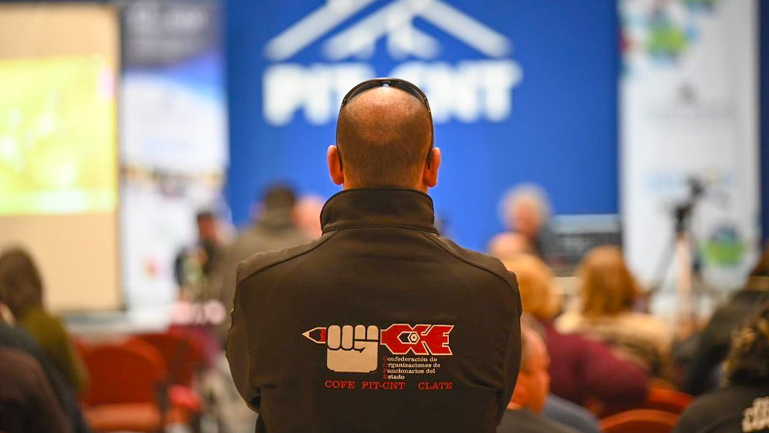 Trabajadores estatales de Uruguay denuncian un recorte en sus salarios