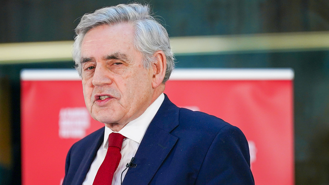 Ex primer ministro británico: EE.UU. y otras potencias deberían "persuadir a los países, en vez de darles órdenes"