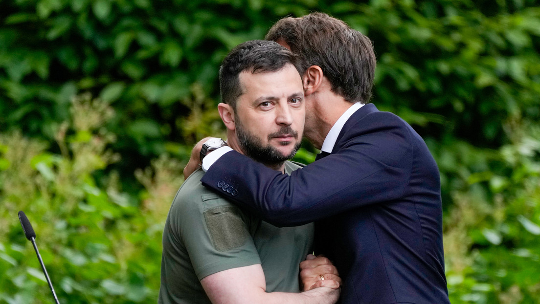 Zelenski agradece a Macron la puesta en marcha de una "coalición de artillería" en apoyo a Ucrania