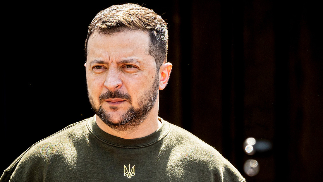 Libro biográfico de Zelenski describe cómo "reprime a la oposición y amordaza a los medios"