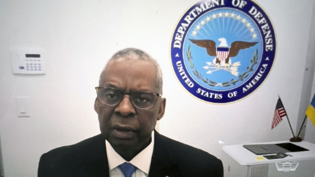 Lloyd Austin aparece por primera vez tras su hospitalización y pide más entregas de armas para Ucrania