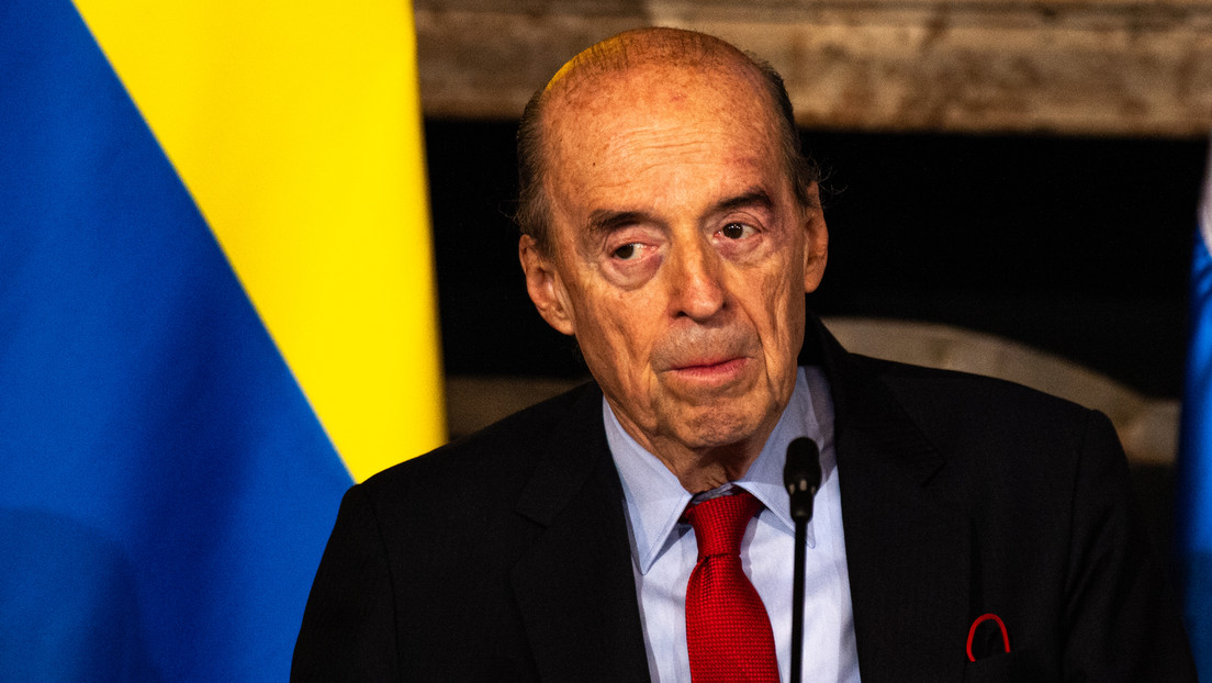 Suspenden por tres meses al canciller colombiano Álvaro Leyva por escándalo de pasaportes