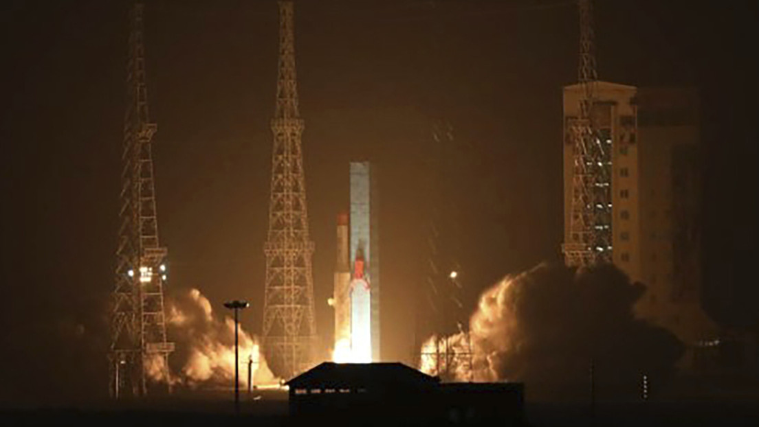 Irán pone en órbita por primera vez tres satélites simultáneamente
