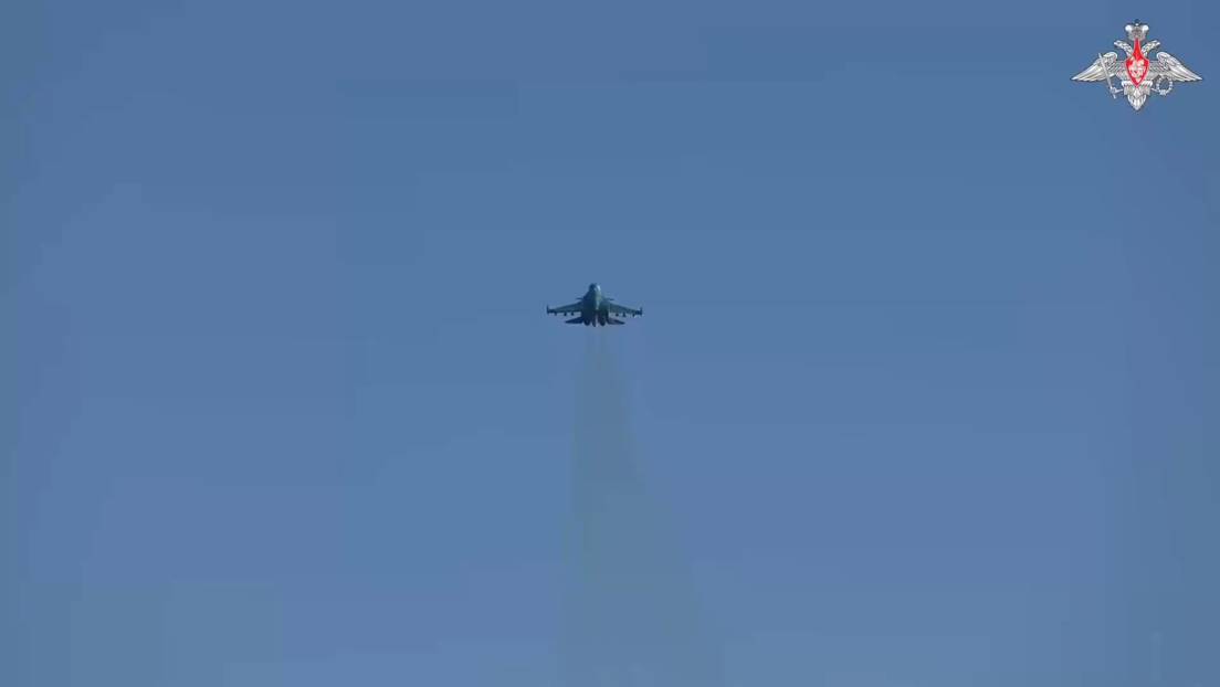 VIDEO: Aviones de combate rusos Su-34 atacan con bombas inteligentes posiciones ucranianas