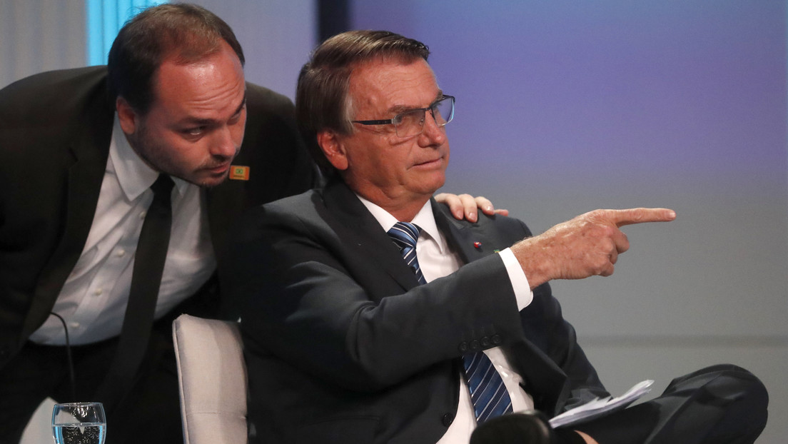 "Están pescando peces en una piscina": Bolsonaro niega que su hijo esté envuelto en espionaje ilegal
