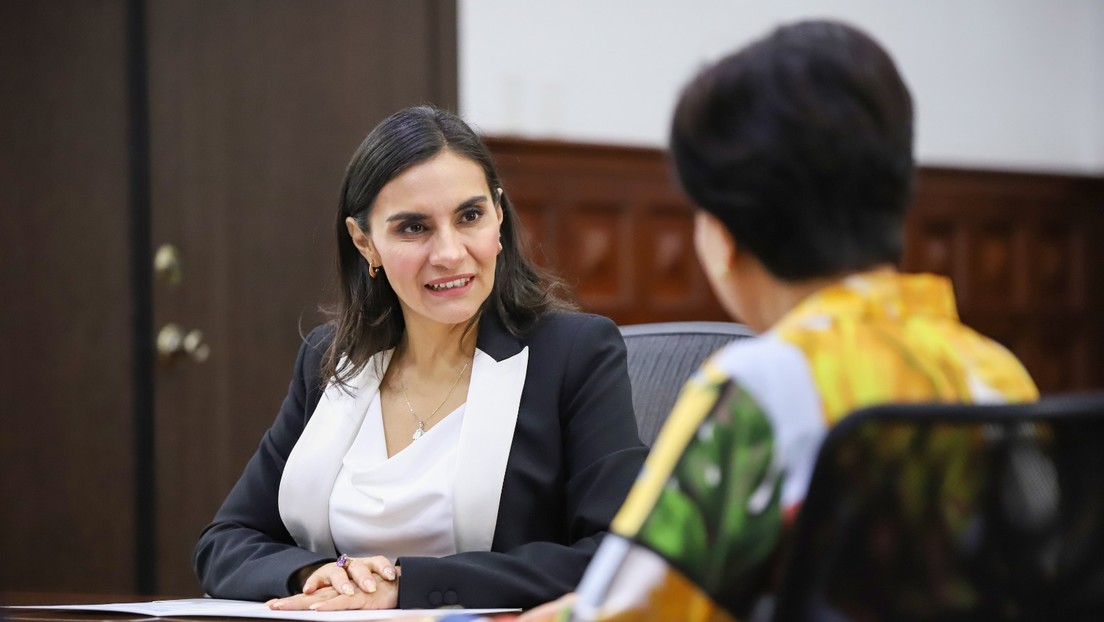 Vicepresidenta de Ecuador dice que consulta de Noboa "no arregla mucho" la situación del país