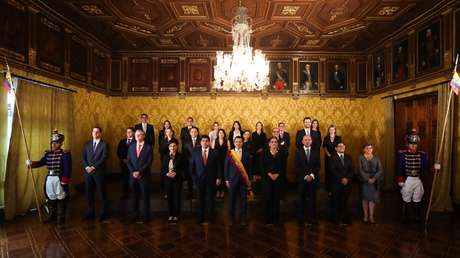 "Se está evaluando por sector": Gobierno de Ecuador anuncia despidos de funcionarios públicos