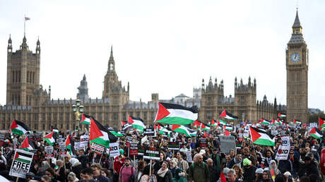 Manifestantes bloquean el puente de Westminster para exigir un cese al fuego en Gaza (VIDEOS)